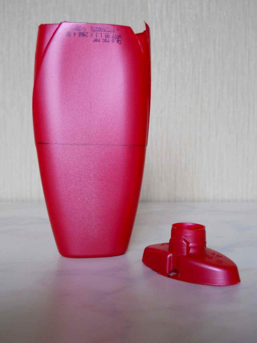 Подставка для фломастеров из бутылки от шампуня