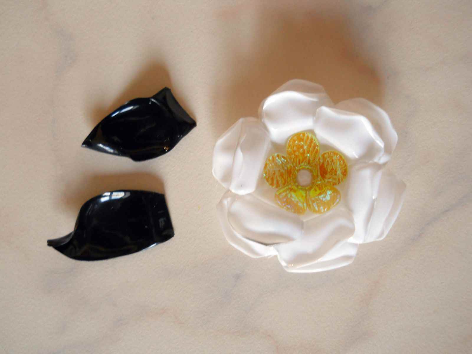 Подставка для фломастеров из бутылки от шампуня