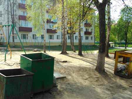 Рай для детей или бомжей: пускать ли ребенка играть на помойку?