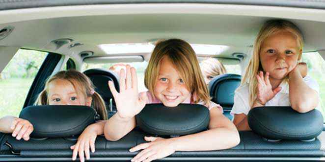 Путешествие на автомобиле: чем занять ребенка в дороге?