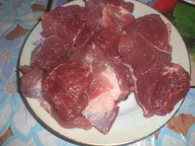 В своей тарелке: мясо с остринкой и яблочно-клубничный пирог