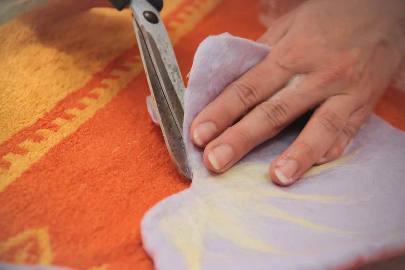 Школа мастериц: валяние пинеток из шерсти