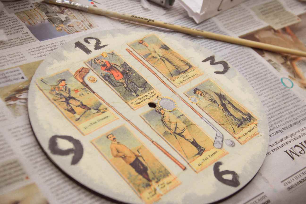 Мастер-класс: часы своими руками в технике декупаж