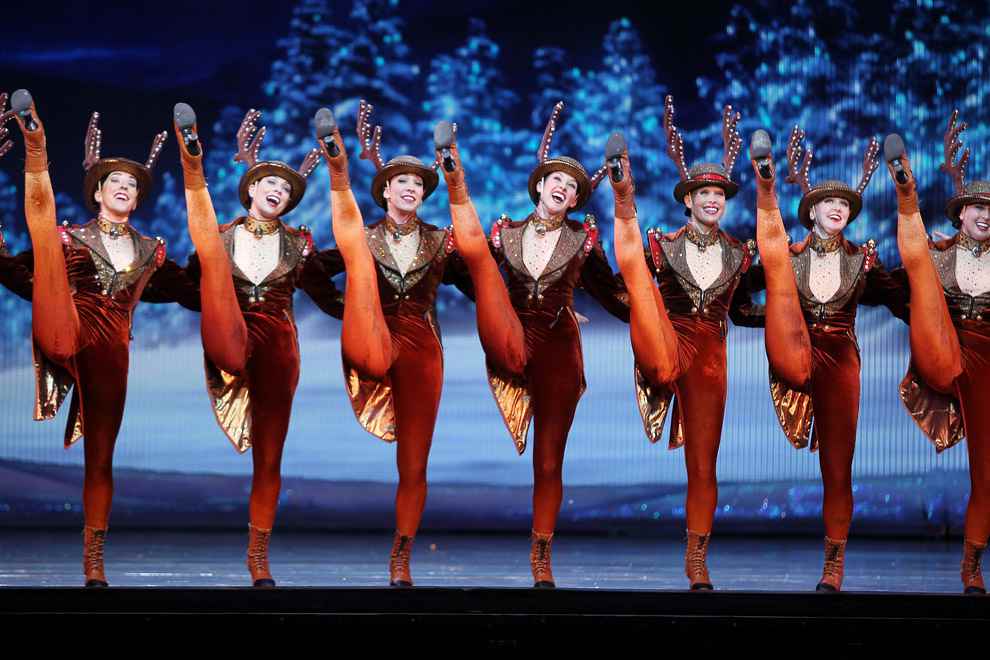 Праздник к нам приходит