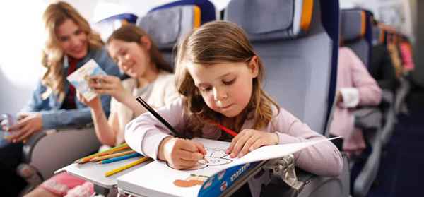 Путешествие на автомобиле: чем занять ребенка в дороге?