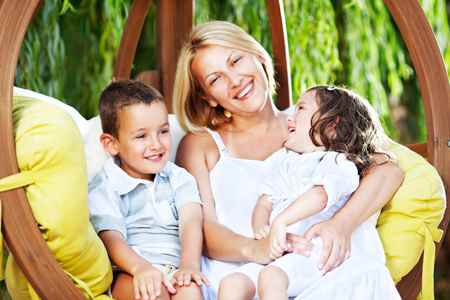 Кому и зачем нужна няня?