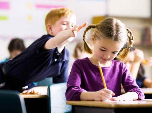 Как избежать "школьных болезней" - нарушений осанки, ухудшения зрения и гастритов