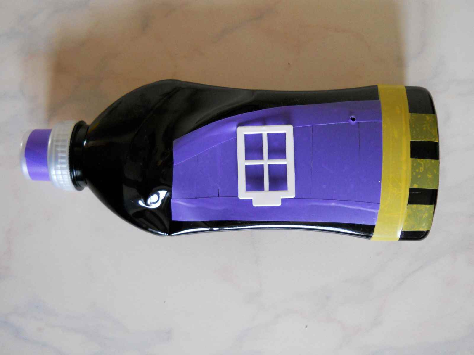 Машинка-домик из бутылки от ополаскивателя для белья