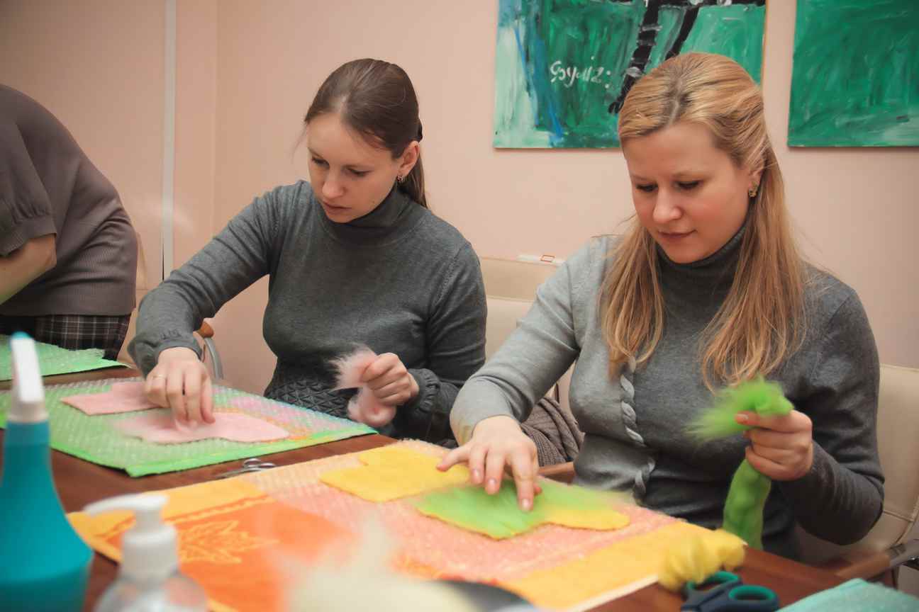 Школа мастериц: валяние пинеток из шерсти