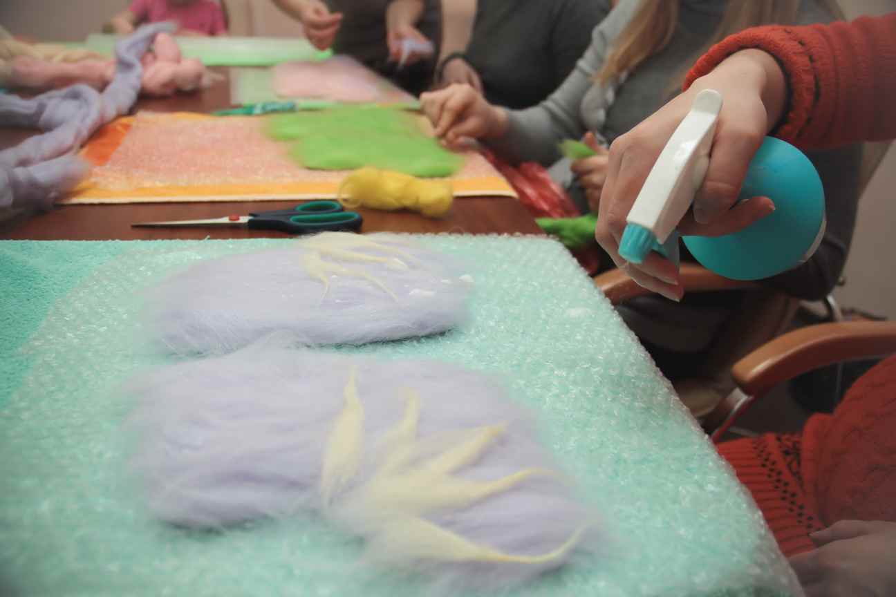 Школа мастериц: валяние пинеток из шерсти