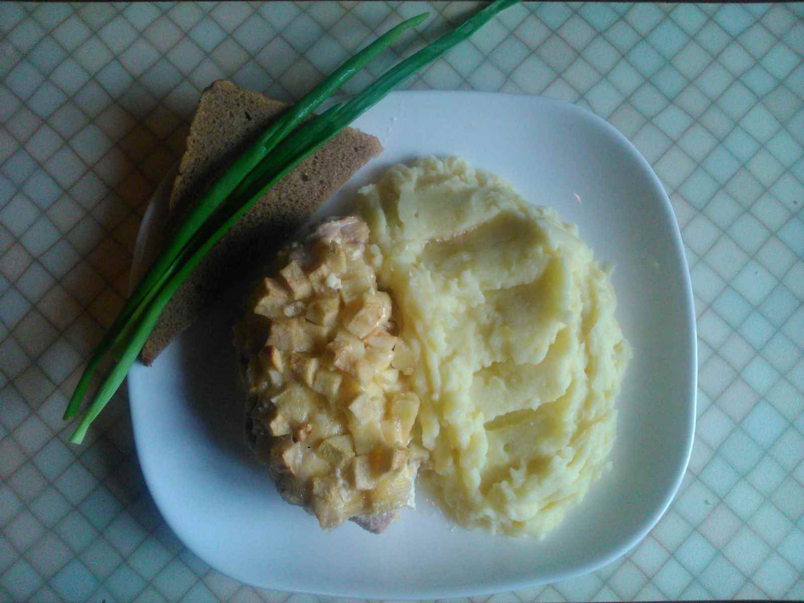 В своей тарелке: Мяско сочное и капкейки