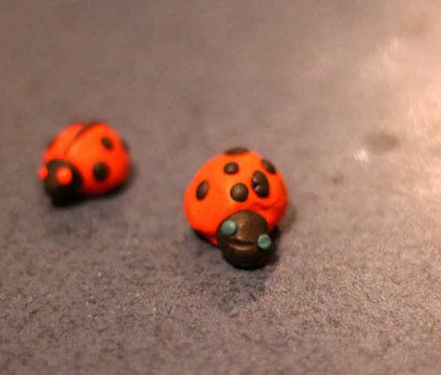 Божья коровка, лети на небко...