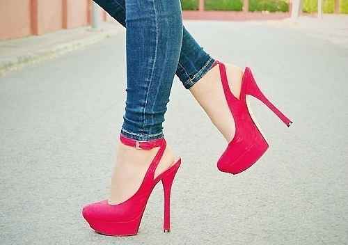Беременность на шпильке:  опасен ли высокий каблук?