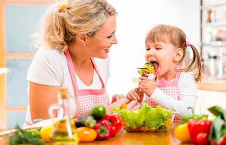 Учимся готовить: салаты для папы