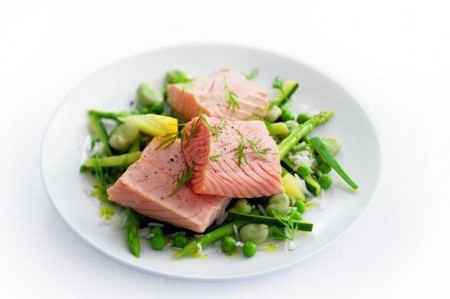 Лосось на пару с овощами