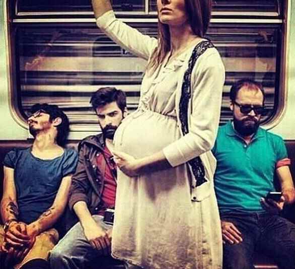 Беременная в общественном транспорте