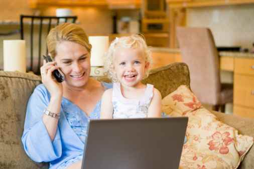 Мама работает