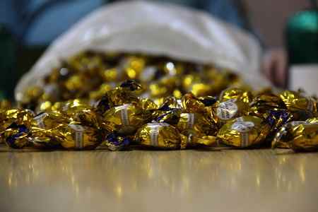 Ананас из конфет