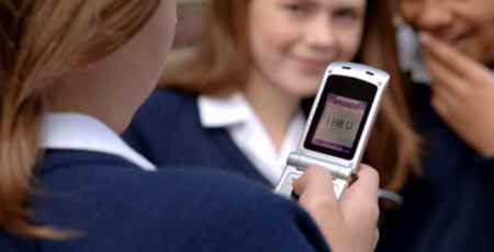 Нужен ли школьнику мобильный телефон?