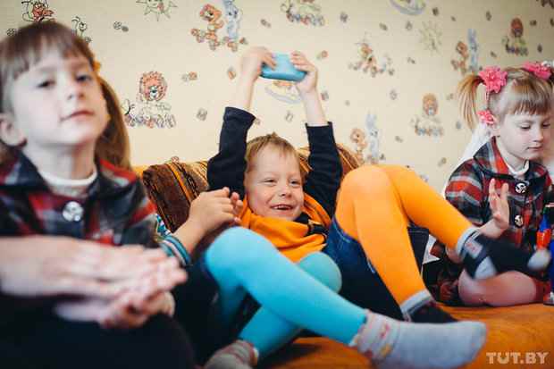 Что изменилось с 1 января: многодетным дадут по 10 тысяч долларов, а работникам поднимут подоходный налог