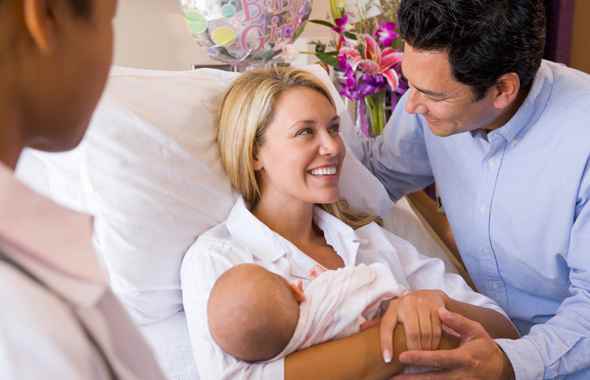 Почему белорусские женщины все чаще выбирают роды за рубежом?