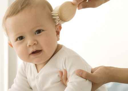 Уход за волосами новорожденного